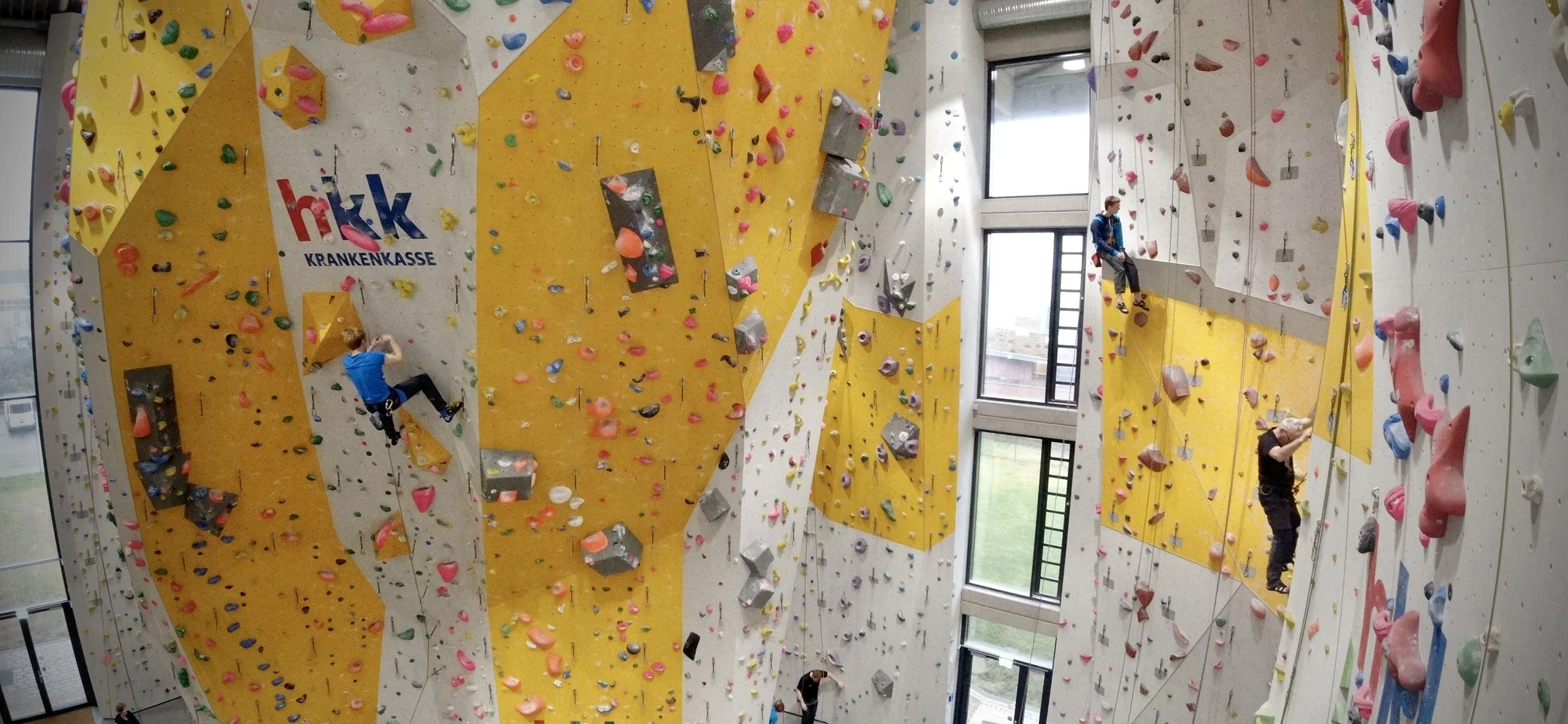 UNTERWEGS – DAV Kletterzentrum Bremen | © DAV Bremen Aufnahme der Indoor-Kletterwände | © DAV Bremen